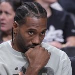 NBA, 篮球 - 快船队的伦纳德在训练中看起来 "相当不错