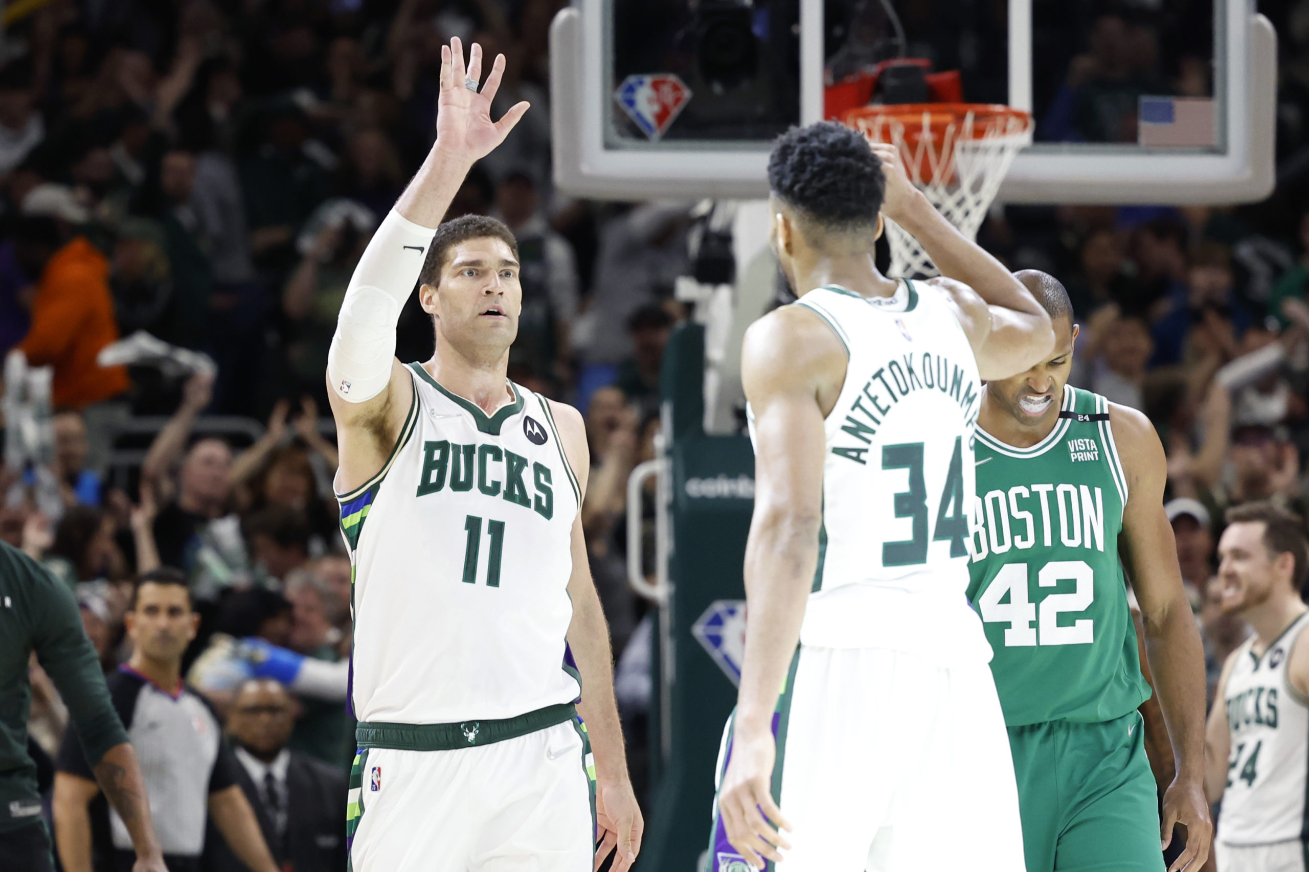 篮球 - 密尔沃基雄鹿队VS达拉斯小牛队NBA盘口选择、预测、赔率
